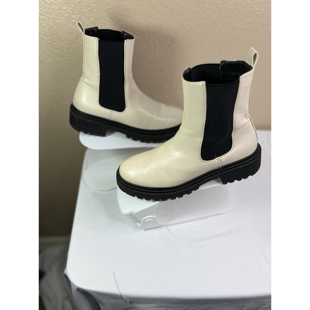 Glassons Off White  Size 7 Chunky Heel Combat Women Boots
